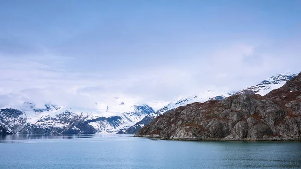 Κρουαζιερόπλοιο Που Πλέει Στο Εθνικό Πάρκο Glacier Bay Αλάσκα — Φωτογραφία Αρχείου
