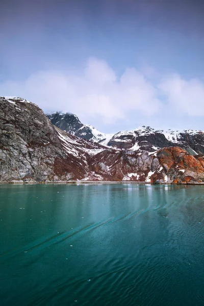 Κρουαζιερόπλοιο Που Πλέει Στο Εθνικό Πάρκο Glacier Bay Αλάσκα — Φωτογραφία Αρχείου