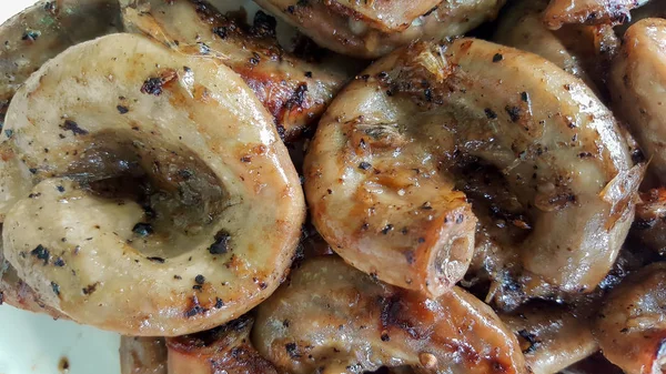 yakın çekim domuz göbek sarımsak ve karabiber de ızgara