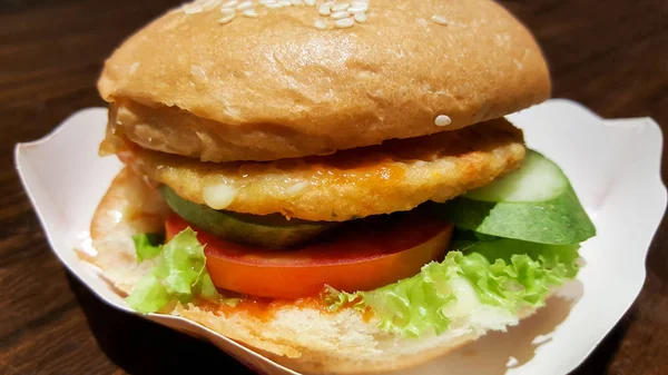 Ručně Vyráběné Pouliční Jídlo Hamburger — Stock fotografie