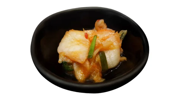 Kimchi Dalam Pelat Hitam Diisolasi Latar Belakang Dengan Tapak Kliping — Stok Foto