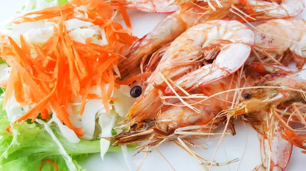 Primer plano camarones, mariscos en el plato, tailandia —  Fotos de Stock