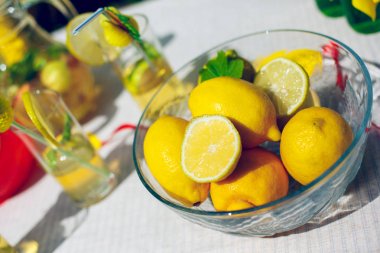 limonata ve nane ile kase