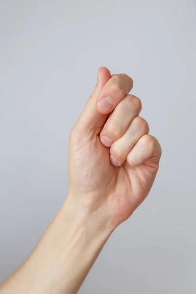 Gesto Signo Mano Masculina Sostiene Algo Sobre Fondo Claro — Foto de Stock