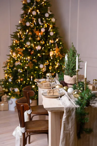 Різдвяний Або Новорічний Святковий Стіл Святковий Дерев Яний Обідній Стіл — стокове фото