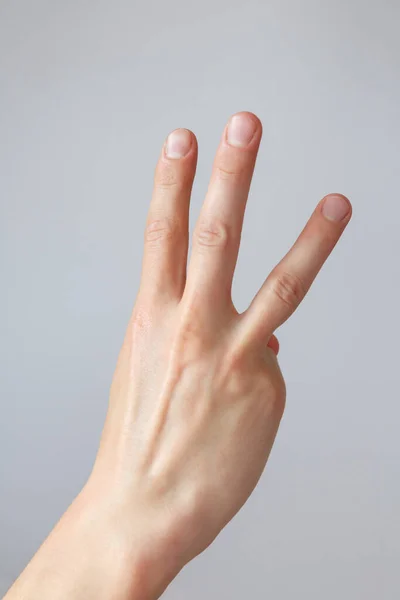 Mão Homem Mostra Número Três Gesto Sinal Contagem Decrescente Língua — Fotografia de Stock