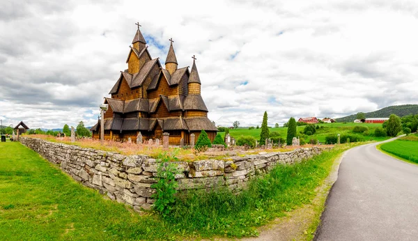 Norveç'te Heddal stave kilisesi panoraması