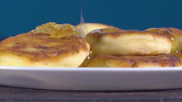 Sweet Honey Pours Delicious Fritters White Plate — Stock Video