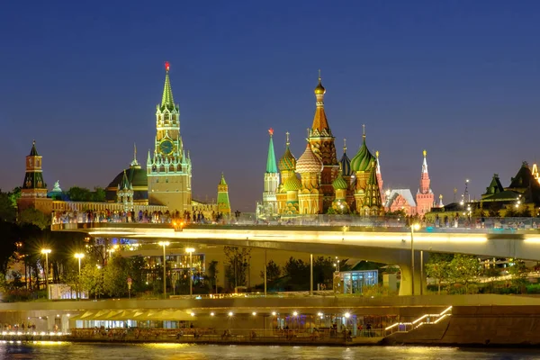 Krajobraz Miasta Widokiem Szybujący Most Zaryadye Plac Czerwony Moskwie — Zdjęcie stockowe