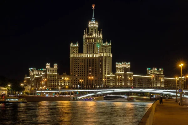 Moskauer Stadtlandschaft Mit Nachtblick Auf Wolkenkratzer Ufer Des Flusses — Stockfoto