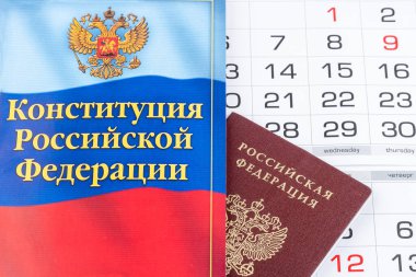 Moskova - 22 Mart 2020: Rusya Federasyonu 'nun anayasası ve takvim geçmişi.