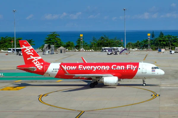 Tailandia Phuket Avión Compañía Aérea Air Asia Campo Aeropuerto Internacional — Foto de Stock