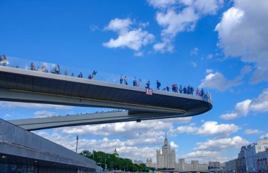 Moskova - 20 Haziran 2018: Moskova nehri üzerinde Moskova Kremlin yakınlarındaki 