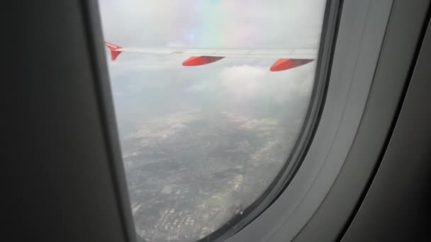 Vista dalla finestra dell'aereo sull'Italia atterra — Video Stock