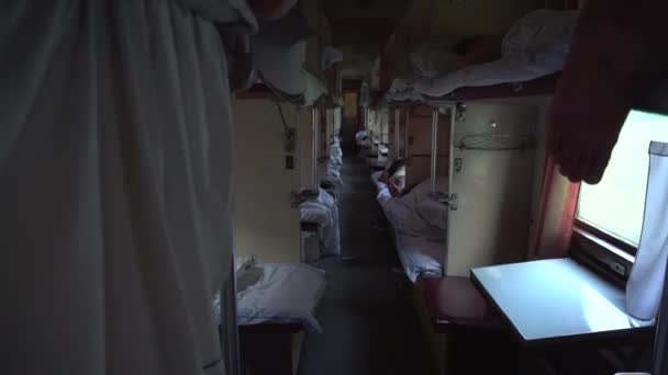 Ucrania tren de segunda clase carro de dormir — Vídeo de stock