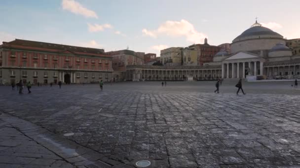 Piazza del Plebiscito in Napels bij zonsondergang — Stockvideo