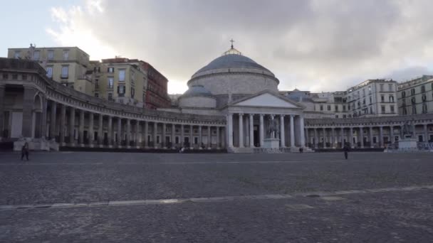 Basílica de San Francesco Di Paola y columnata al atardecer — Vídeos de Stock