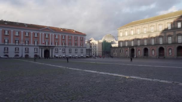 Istana kerajaan di Piazza del Plebiscito di Naples — Stok Video