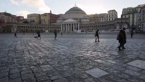 Piazza del plebiscito in Neapel bei Sonnenuntergang - kippen — Stockvideo