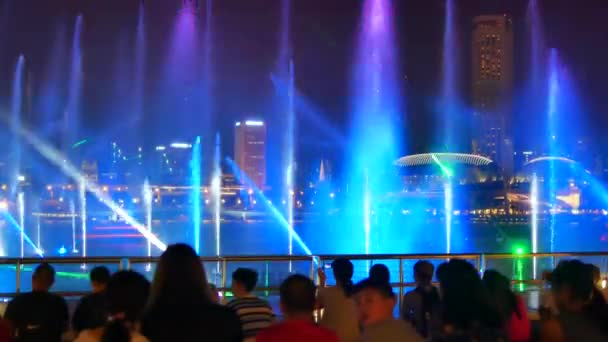 People take pictures of light and water laser show at the Event Plaza in Singapore — Stock Video