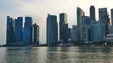 Akşam Singapur cityscape