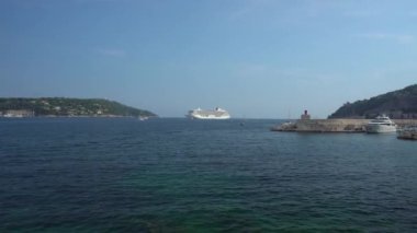 Fransa'da Villefranche-Sur-Mer ufukta Cruise liner