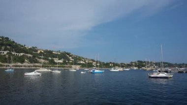 Fransa'da Villefranche-Sur-Mer'de Yatlar - Wide Shot