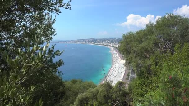 Fin kust med träd och blått vatten i Frankrike — Stockvideo