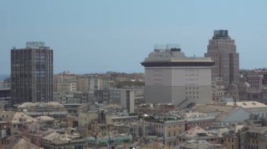 Cenova şehir mimarisine bakış - Zoom out