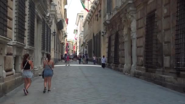 Oude straat in Genua-inzoomen — Stockvideo