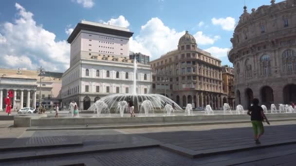 Plaza principal y fuente en Génova — Vídeos de Stock