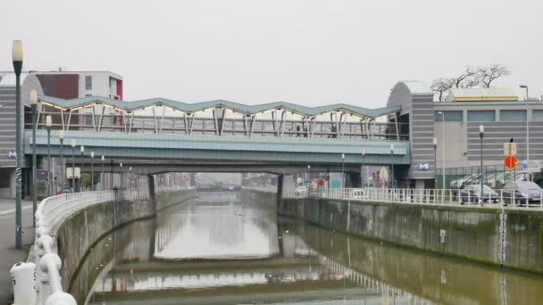 The outdoor view of Delacroix metro station - Medium shot — Stock Video