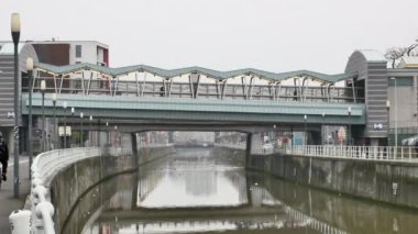 Delacroix metro istasyonu Moody açık görünümü - Orta atış
