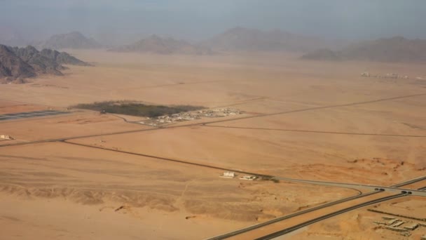 Vägar i öknen nära Sharm El Sheikh — Stockvideo