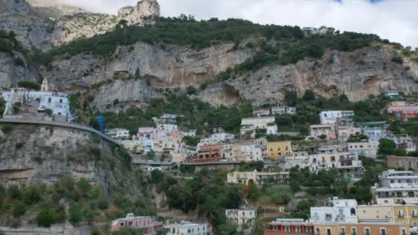 Maisons à Positano ville en été - Pan — Video