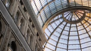 Napoli'deki Galleria Umberto I'in kubbesi