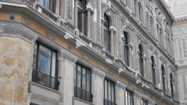 Decoração dentro de Galleria Umberto I em Nápoles — Vídeo de Stock