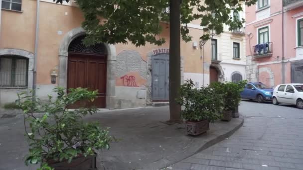 Ochtend zondag straat in Salerno - Pan — Stockvideo