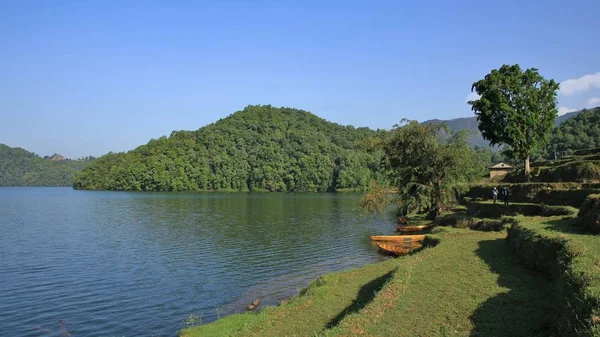 Collines Verdoyantes Couvertes Forêt Bord Lac Begnas Népal — Photo
