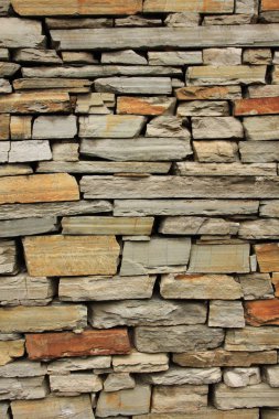 Ghandruk, Nepal 'de alçıpan. Taş bir ev duvarı..