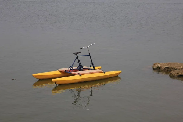 Barco Pedalo Amarelo Lago Fewa Pokhara — Fotografia de Stock