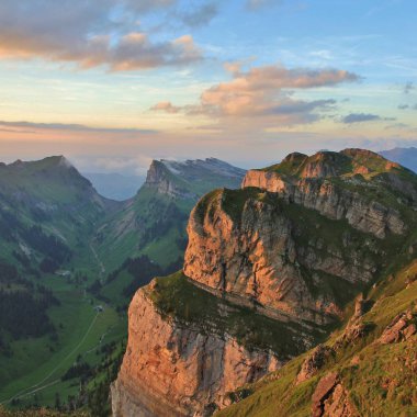 Manzara Niederhorn manzara Bernese Oberland'deki / daki bağlayın. İsviçre Alpleri. Mount Gemmenalphorn.