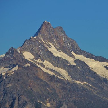 Schreckhorn Dağı Niederhorn gördüm. Bernese Oberland, İsviçre için görkemli dağ.