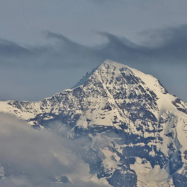 Csúcs Mount Monch Felhők Jelenet Svájci Alpokban — Stock Fotó