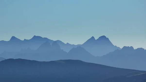 Silhouettes Sommets Montagneux Vues Mont Niesen Oberland Bernois Scène Estivale — Photo