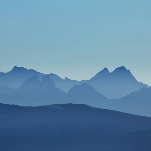 Siluetter Bergstopparna Sett Från Berget Niesen Berner Oberland — Stockfoto