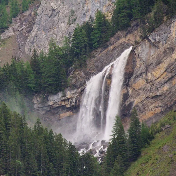 Vodopád Gsteig Bei Gstaad Řece Saane Řeka Bernese Oberland Švýcarsko — Stock fotografie
