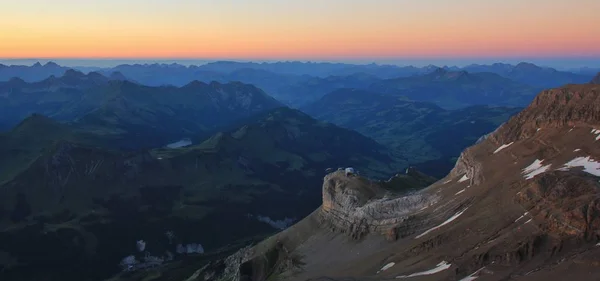 Saanenland Dolinie Tuż Przed Wschodem Słońca Widok Glacier 3000 Szwajcaria — Zdjęcie stockowe