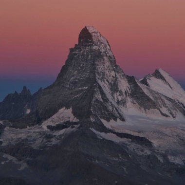 Matterhorn gündoğumu, Zermatt hemen önce. Görünümden Mount Oberrothorn, İsviçre.