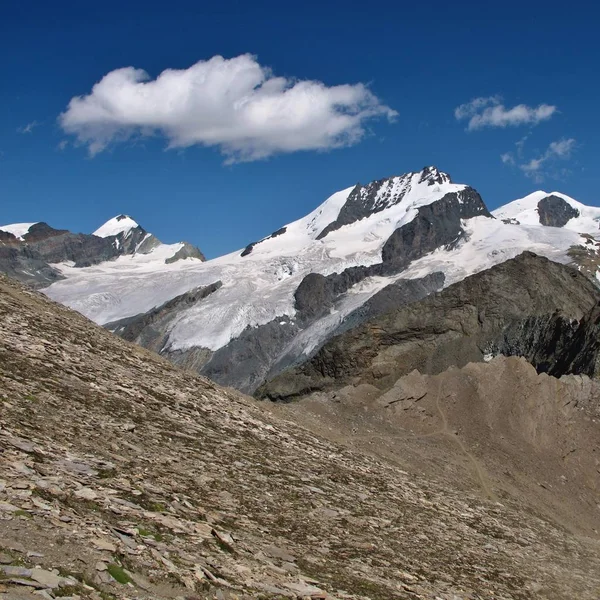 Allalinhorn Rimpfischhorn Strahlhorn Przez Lodowiec — Zdjęcie stockowe